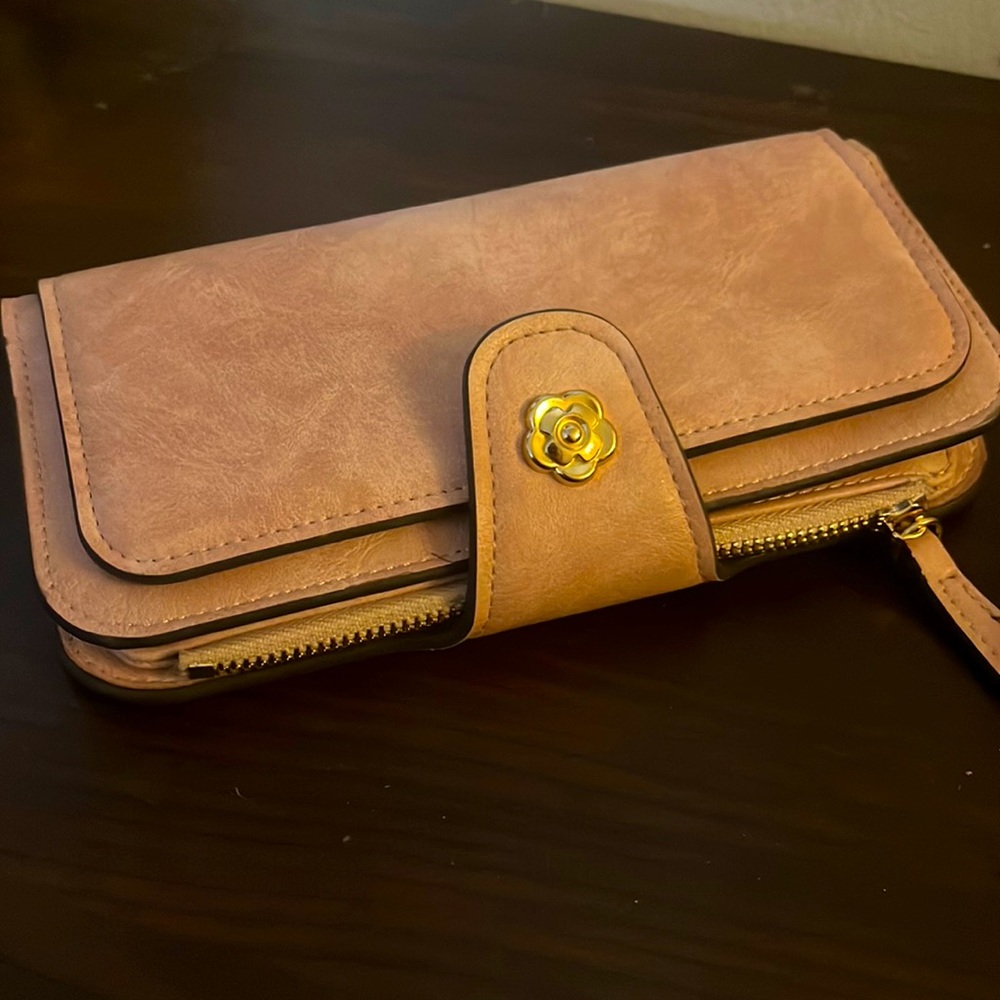 Multi-folds Quality Wallets with Platen Gold Button